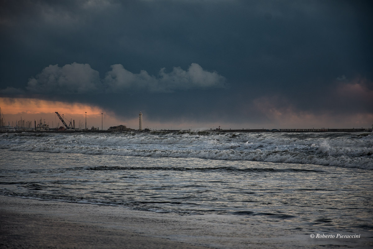 Mareggiata a Viareggio