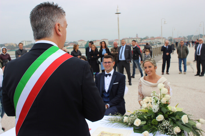 Pietrasanta, via libera per i matrimoni in cima al pontile