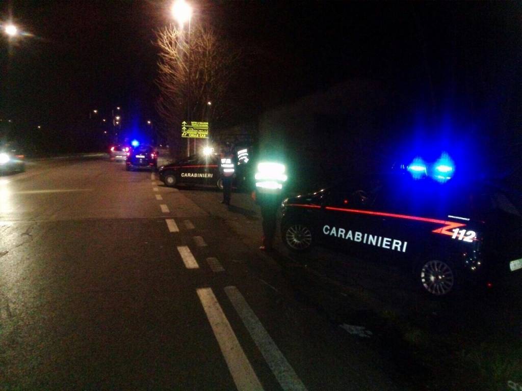carabinieri furti nei negozi