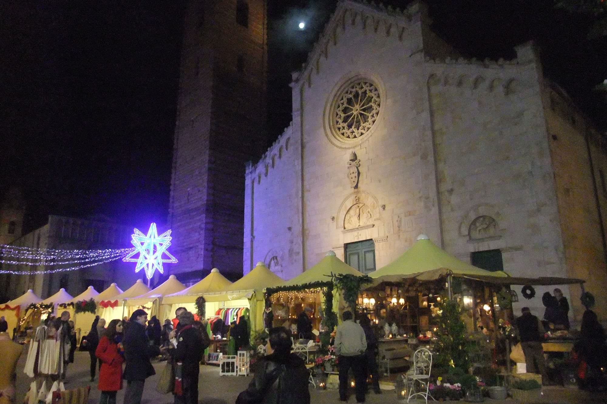 Con Pietrasantaklaus si accende il Natale