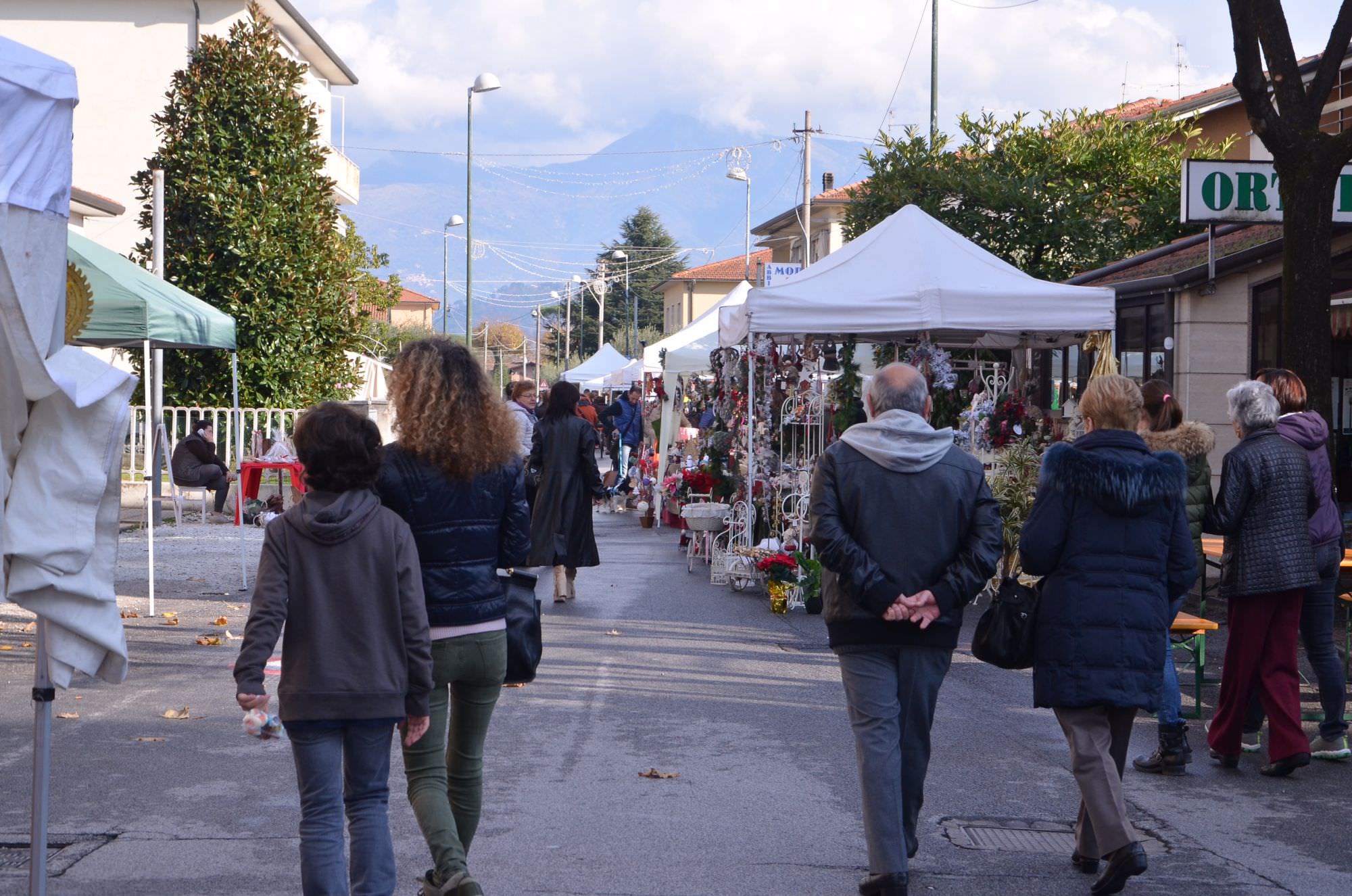 “Troppi mercati e mercatini a Lido di Camaiore”