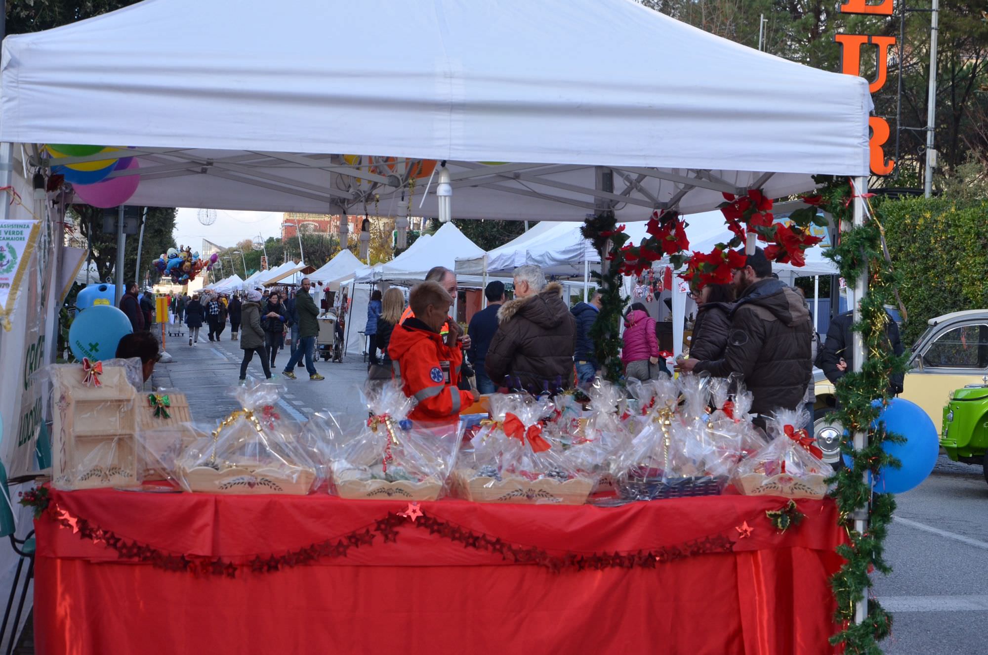 A Lido di Camaiore è già aria di Natale