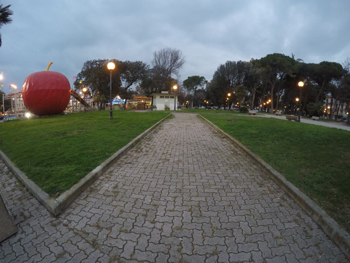 “Via il luna park da Piazza d’Azeglio”