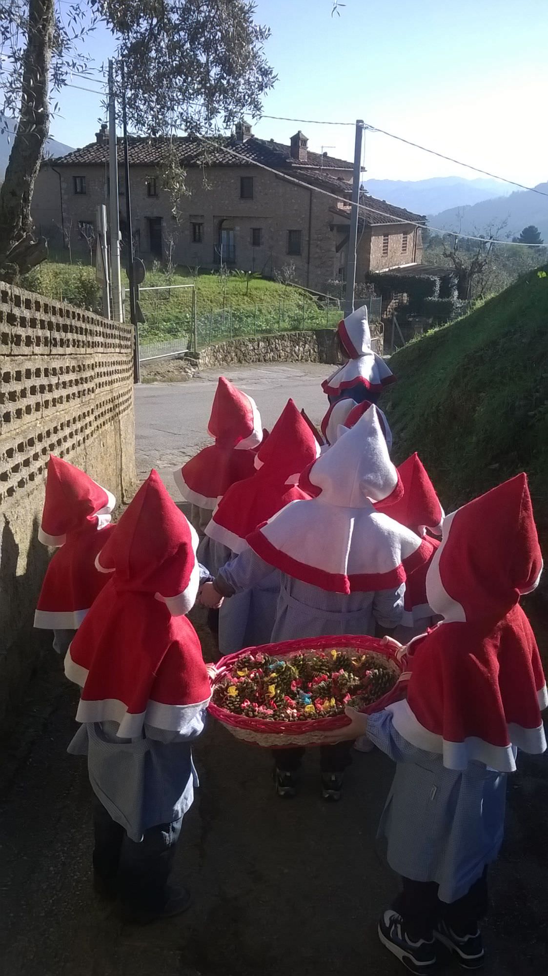 ” A Natale doniamo un sorriso” con i bambini della scuola materna Santa Lucia