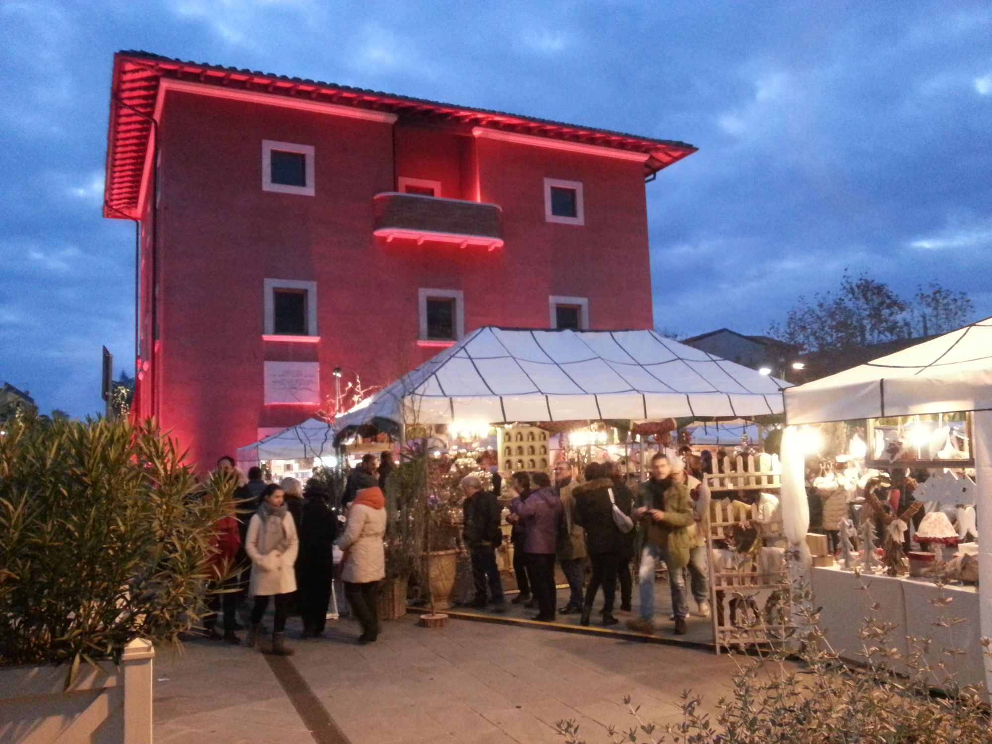 Natale a Forte dei Marmi. Atmosfere magiche tra luminarie, musica, mercatini e tanti eventi