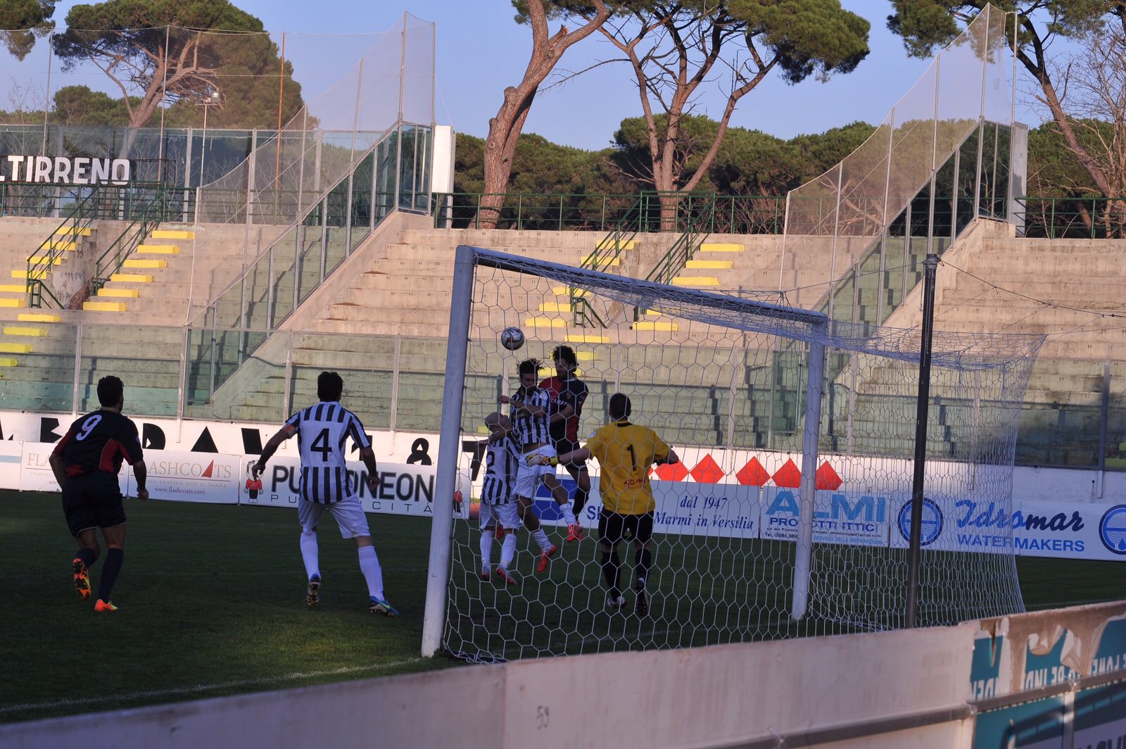 Giornata bianconera per Viareggio-Massese