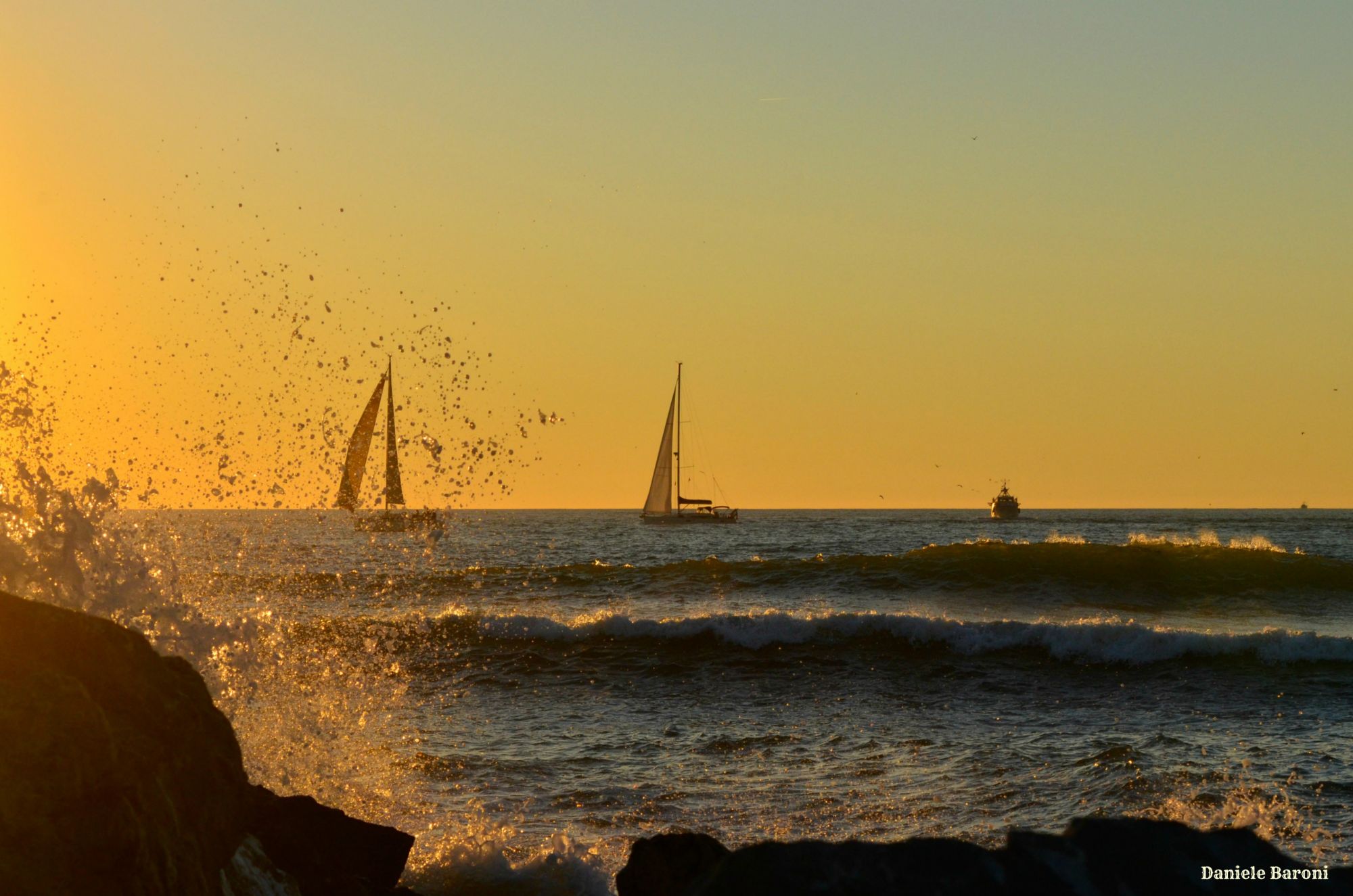 Sugli scogli al tramonto