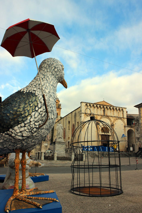 In 12mila a Pietrasanta per le opere di Ruffini, Lucifero e Tomei