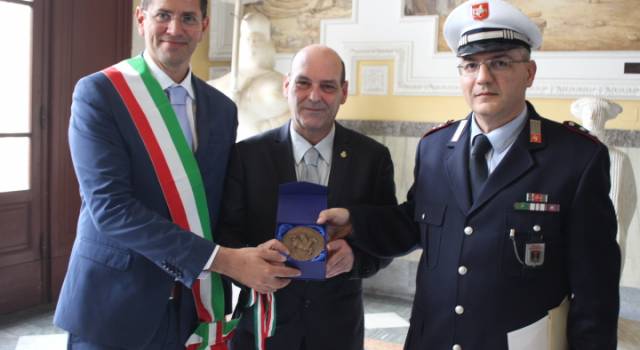 Solidarietà, senso del dovere e sacrificio: premiata la Municipale di Pietrasanta