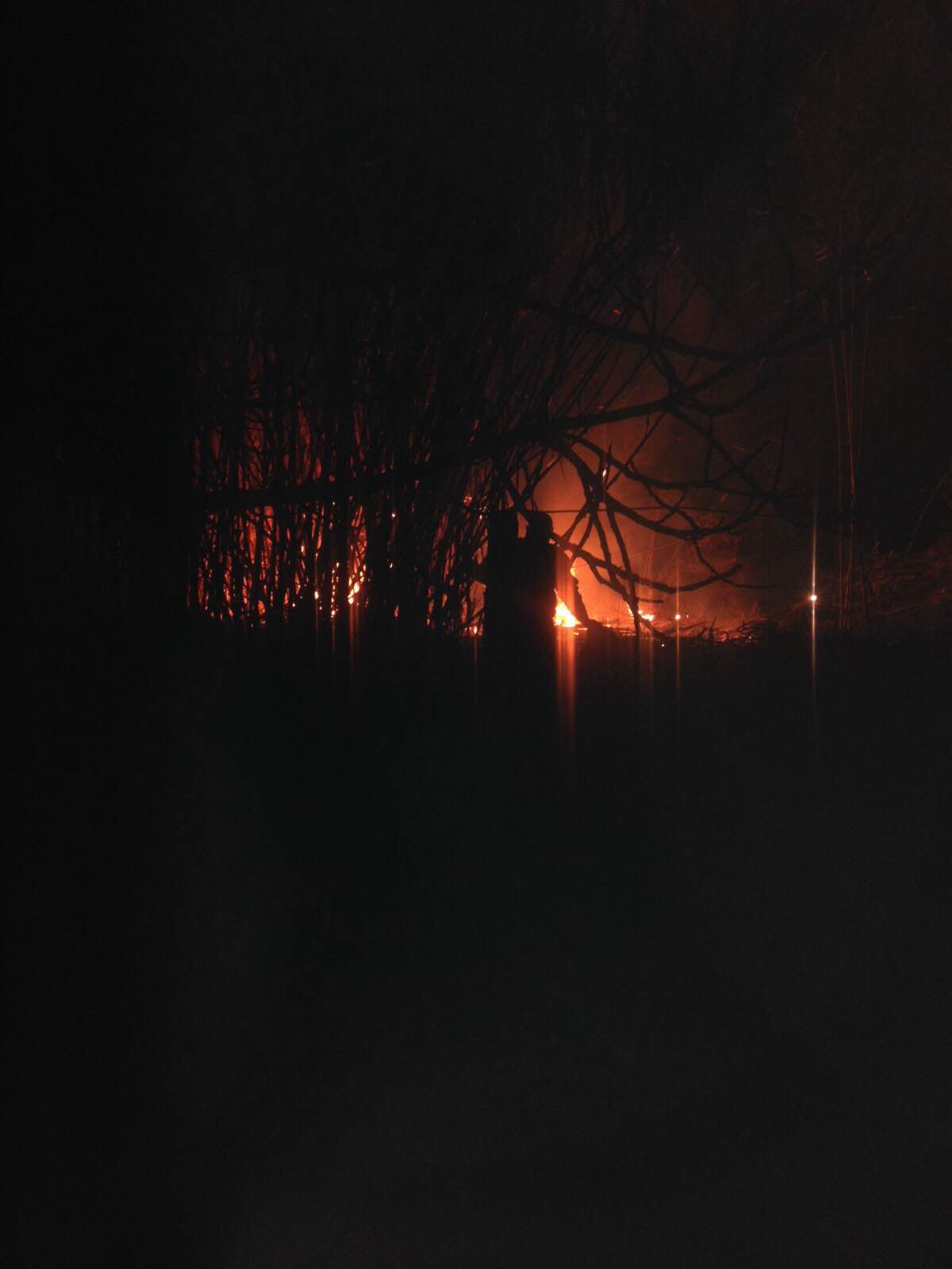Capodanno di fuoco a Quiesa, incendio nella notte