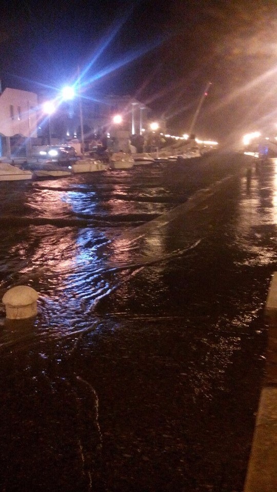 Esonda il canale Burlamacca a Viareggio