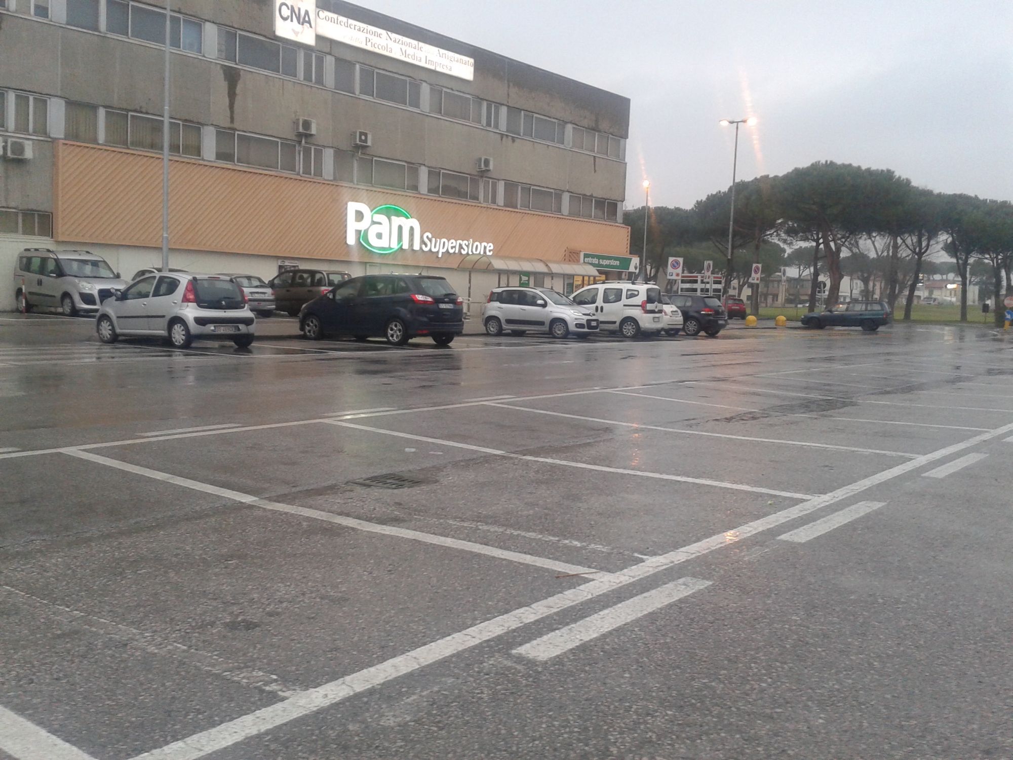 Furti alle auto in sosta sul piazzale di largo Risorgimento