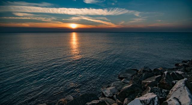 Sul mare al tramonto