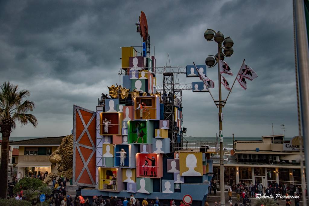 Carnevale di Viareggio 2016, i carri di prima categoria 4 foto Roberto Pieraccini