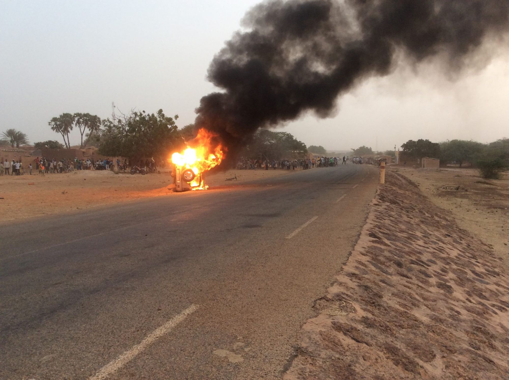 In fiamme jeep in Niger, a bordo due versiliesi