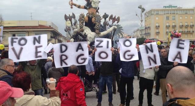 Anche le proteste a Viareggio &#8216;sfruttano&#8217; la diretta Rai