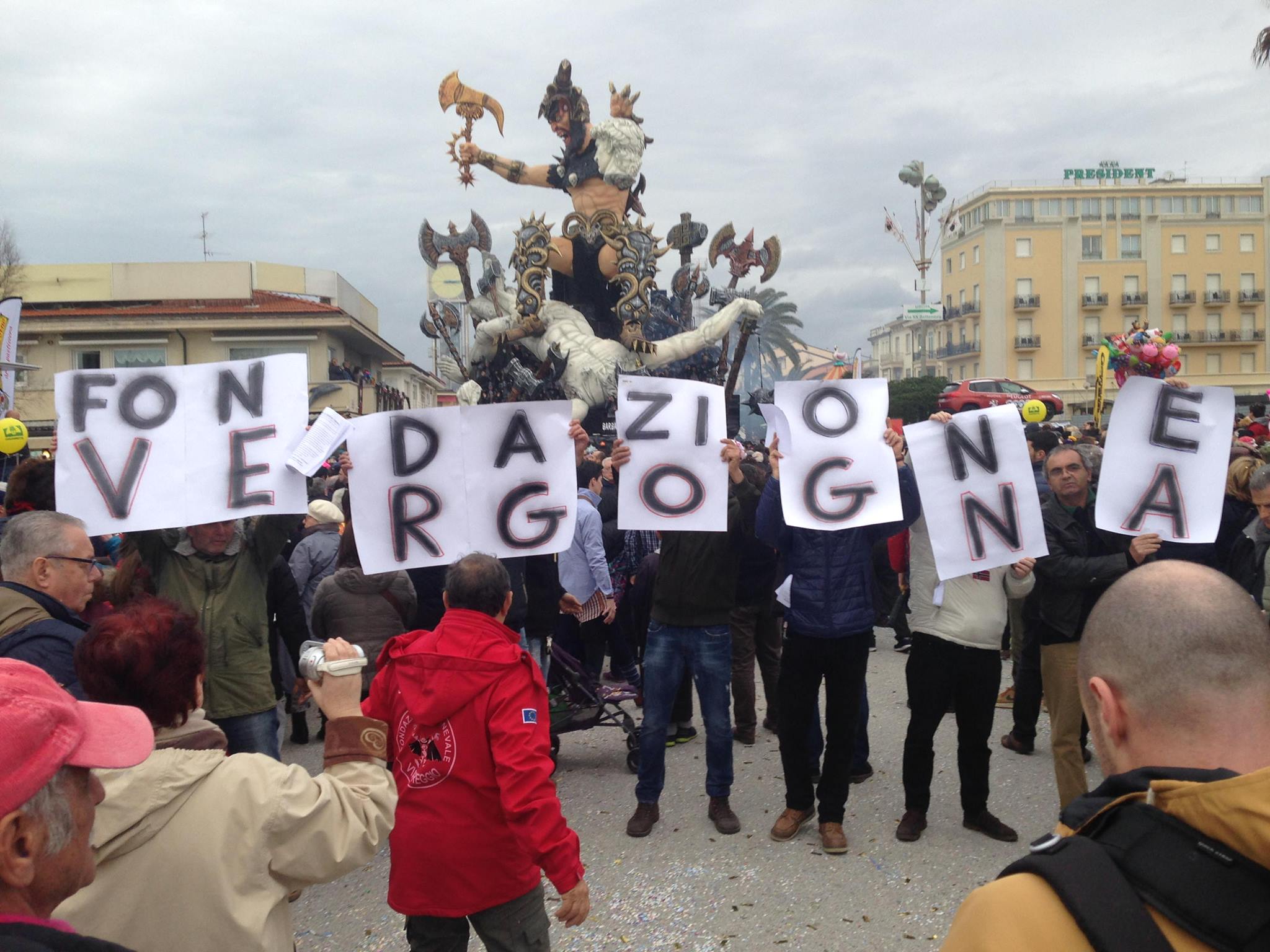 Anche le proteste a Viareggio ‘sfruttano’ la diretta Rai