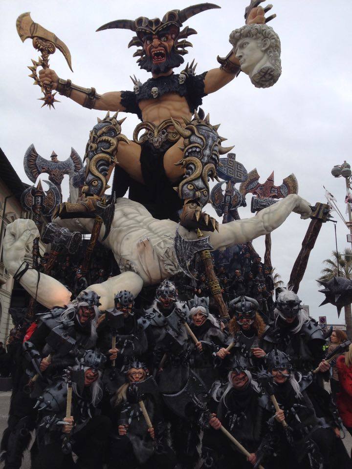 Da Bellinzona al Carnevale di Viareggio