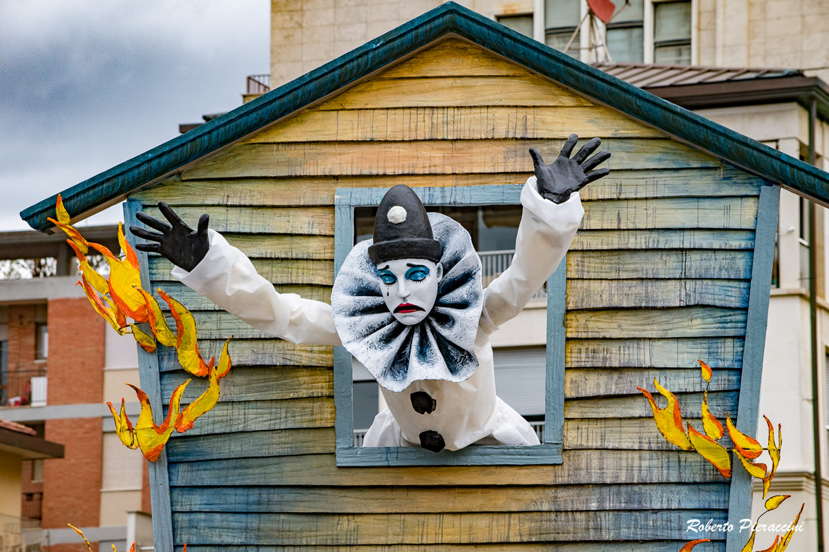 Carnevale, il martedì grasso di Viareggio in foto