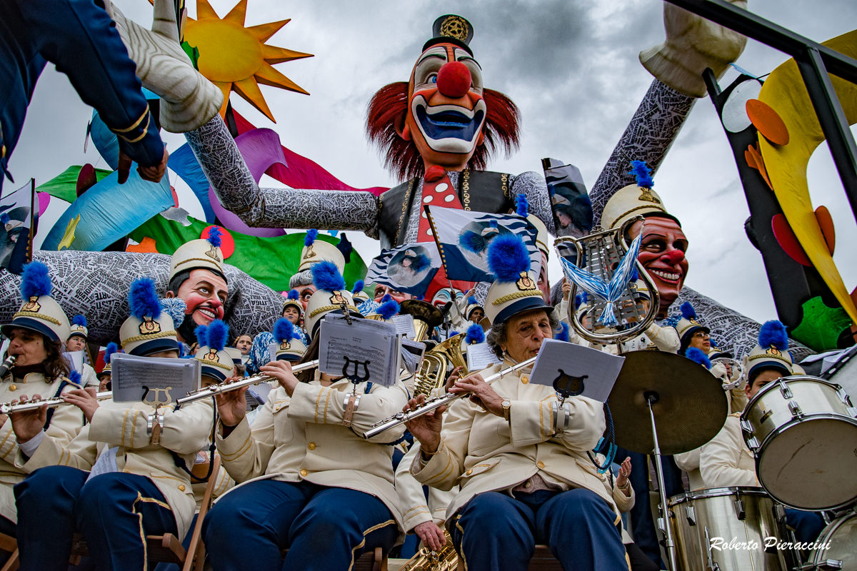 Bande e musica live, il Carnevale torna alle origini