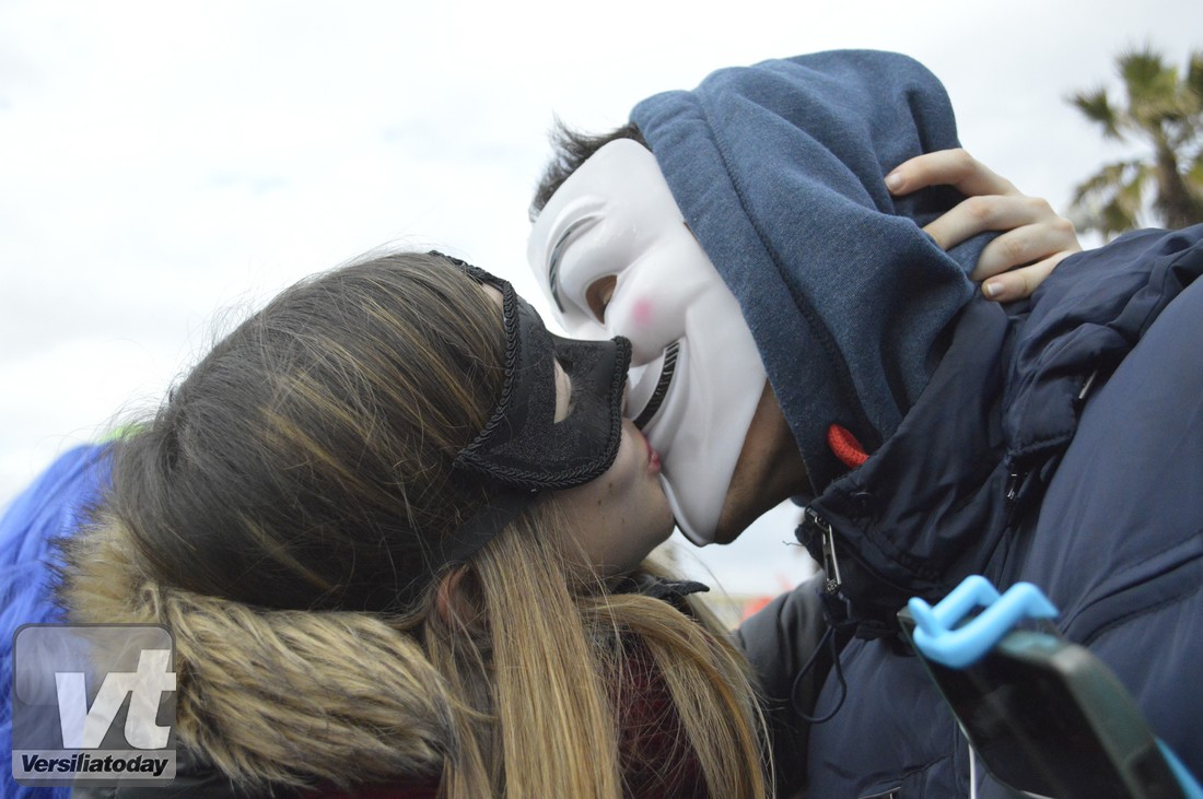 San Valentino al Carnevale: Baci, Coccole e Maschere