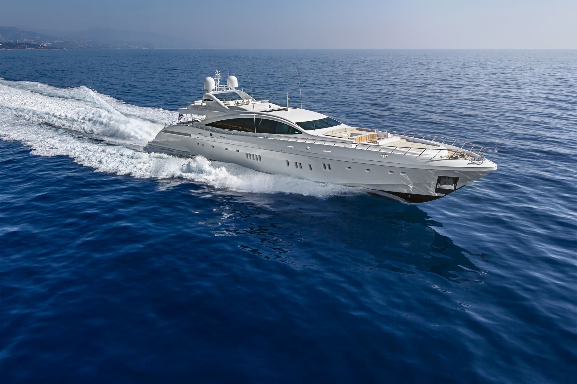 Overmarine vende un Mangusta da 50 metri