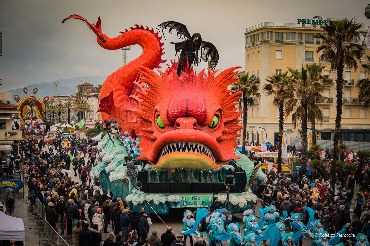 Ultimo corso di Carnevale in diretta su Rete Versilia News