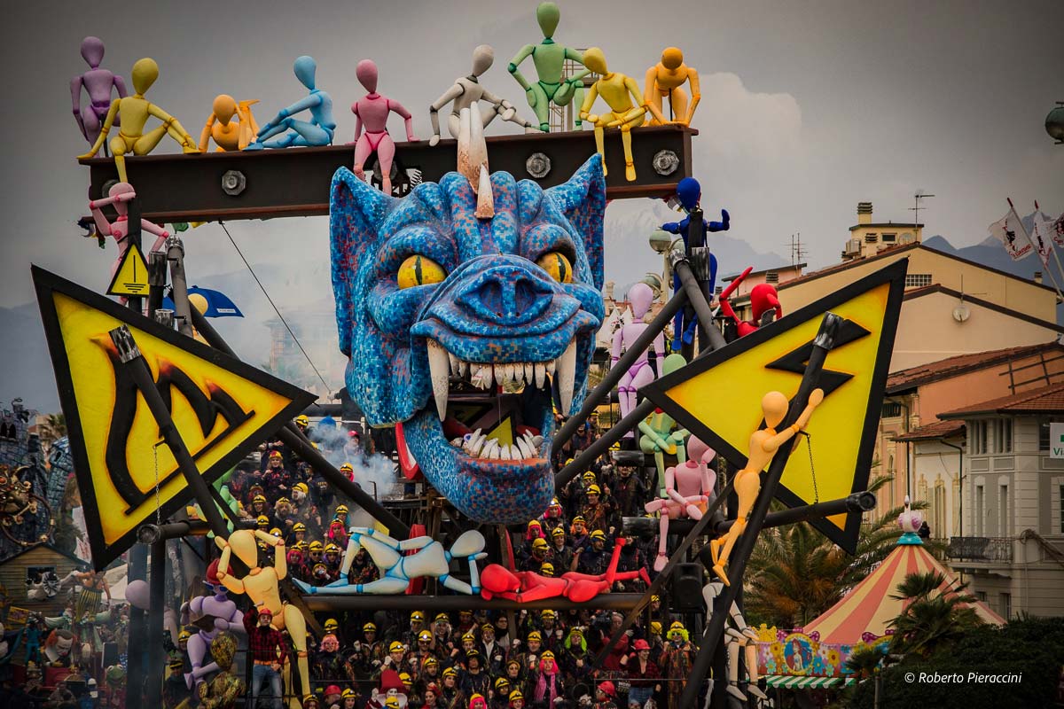 Carnevale di Viareggio, al via la vendita con sconti dei biglietti cumulativi