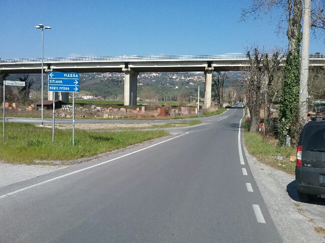 Prove di rally, strade chiuse e scarsa segnalazione. Proteste dagli automobilisti