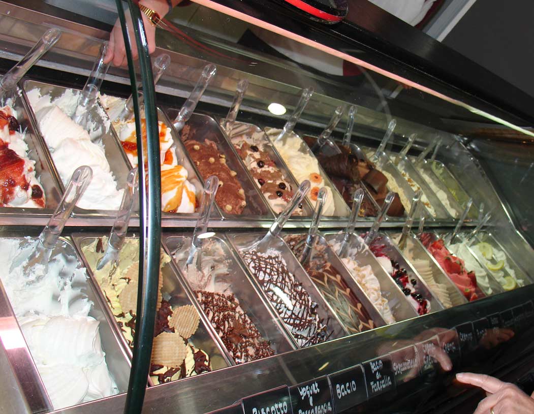 Nuova gestione per la gelateria La Farfalla