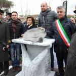 Foto inaugurazione cippo con autorità