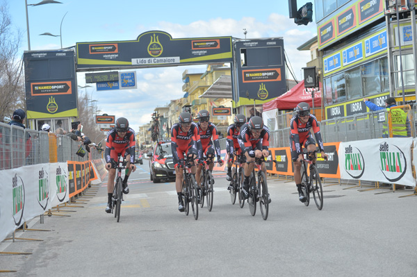 La Bmc si aggiudica la cronosquadre della Tirreno-Adriatico a Lido