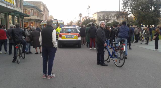 Orrore in passeggiata: accoltellato, muore in ospedale