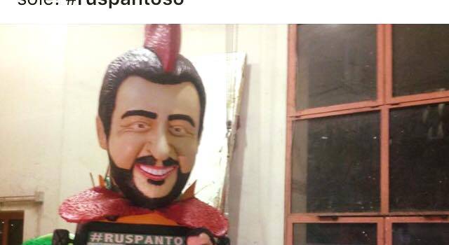 Salvini augura buon (fine) Carnevale a Viareggio su Facebook