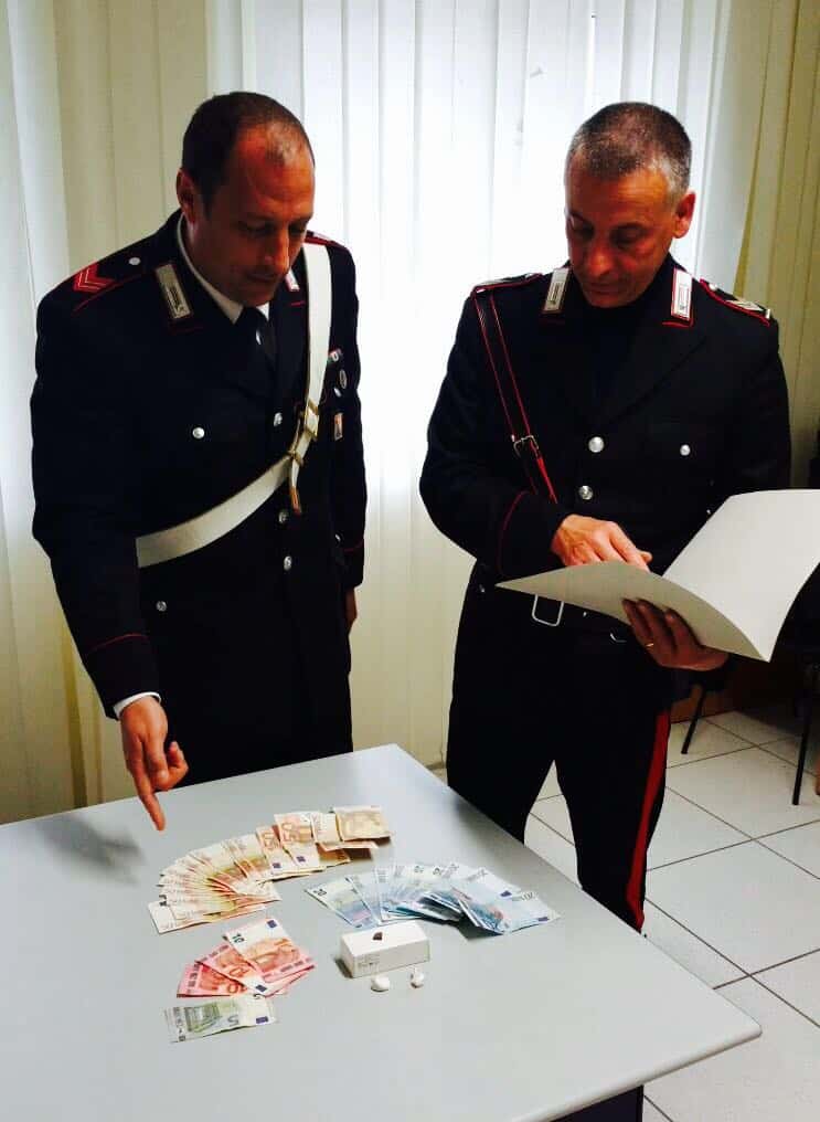 Spaccio in pineta. Carabiniere donna arresta un pusher