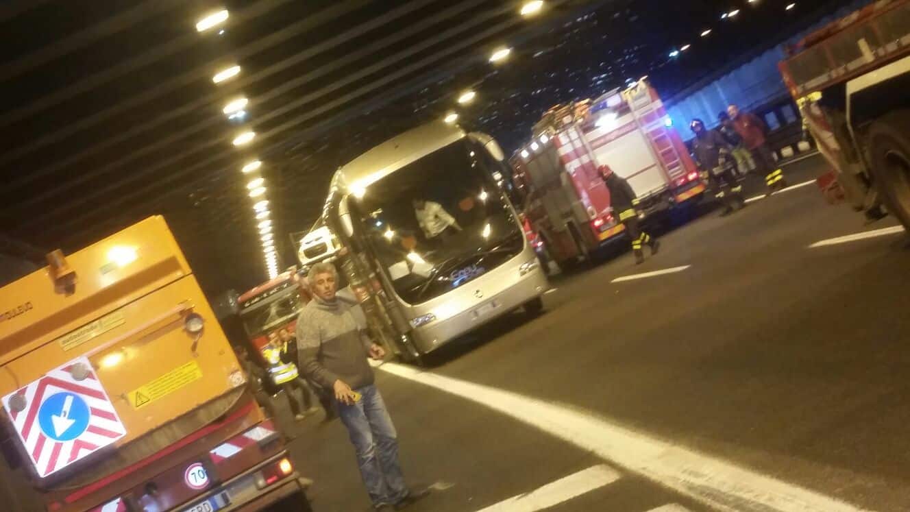 Scolaresca coinvolta in maxi-incidente, le foto