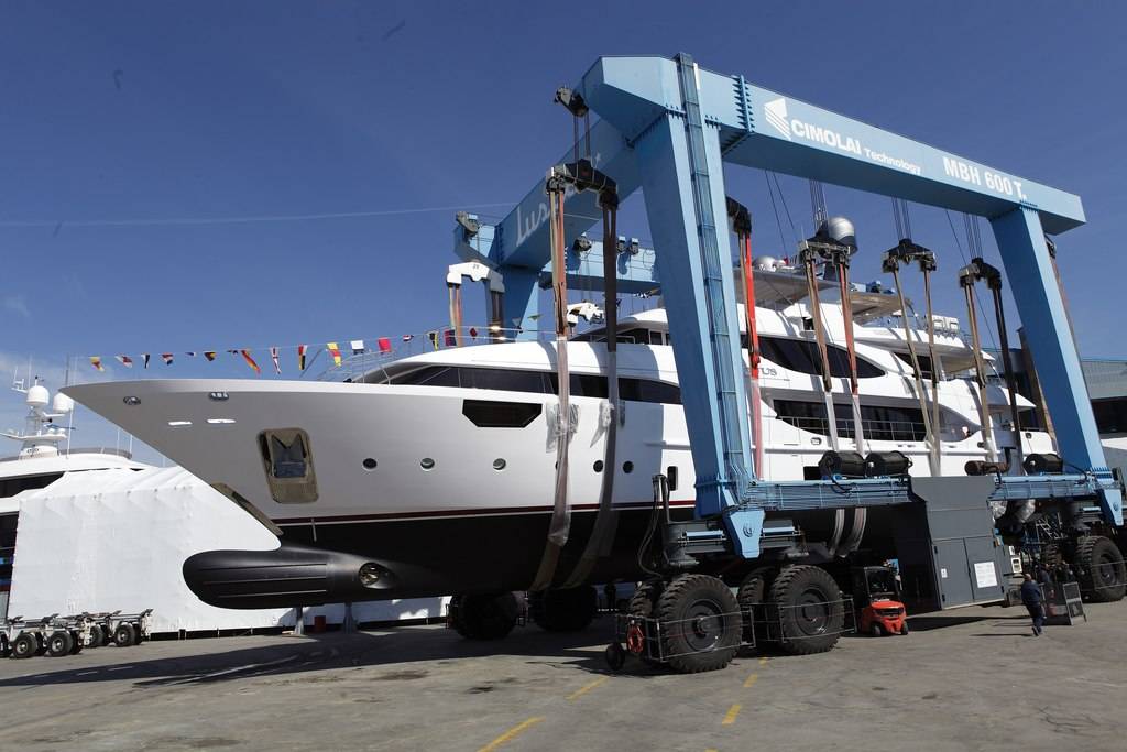 BENETTI BY006 CRYSTAL 140 03