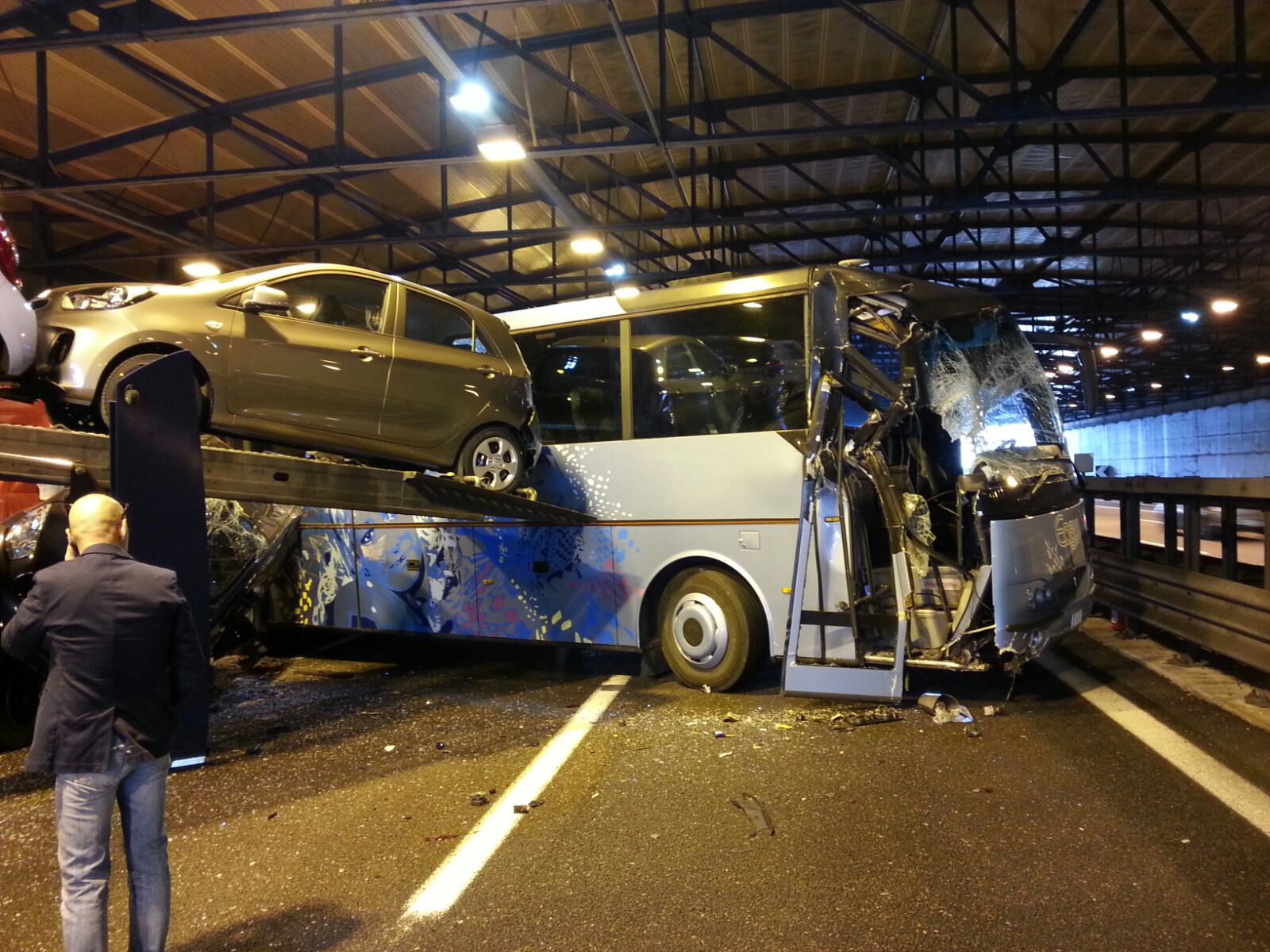 Incidente durante la gita scolastica, feriti diversi ragazzi