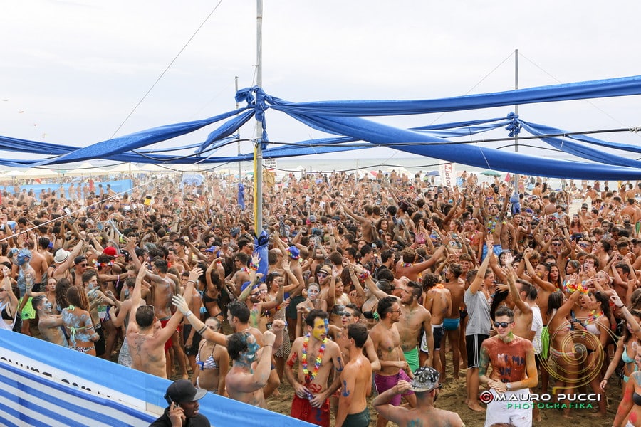 Tornano le feste serali in spiaggia