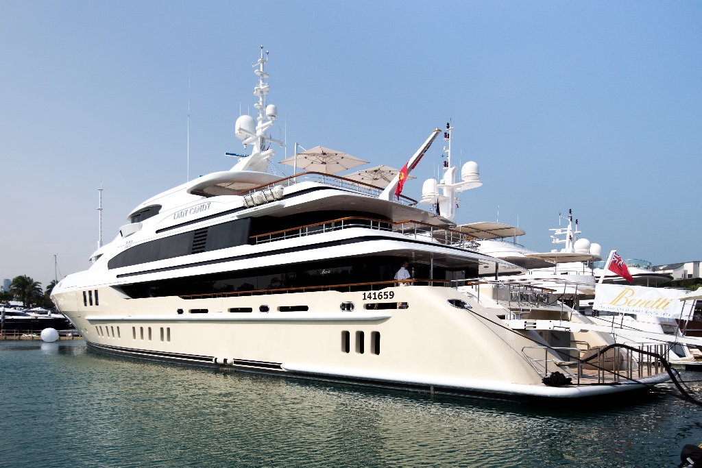 Benetti brilla al salone di Singapore