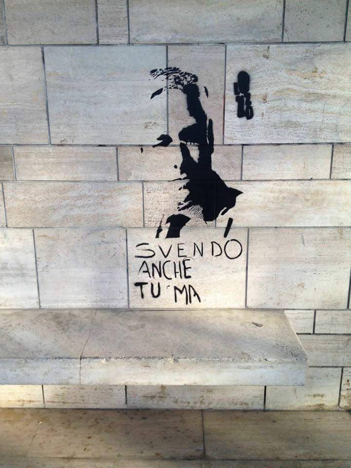 “Svendo anche tu’ ma”. All’ingresso del comune un murales per il sindaco Del Ghingaro