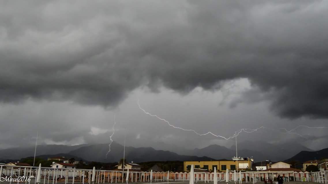 Piogge e temporali forti, peggioramento nella serata di oggi lunedì 16 luglio