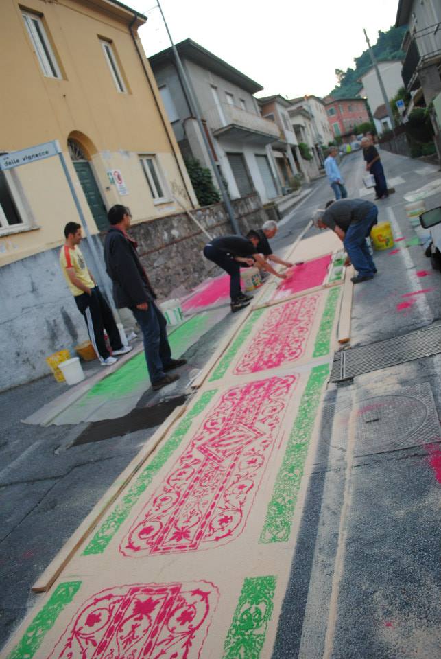 Corpus Domini, anche a Massarosa la tradizione dei tappeti di segatura