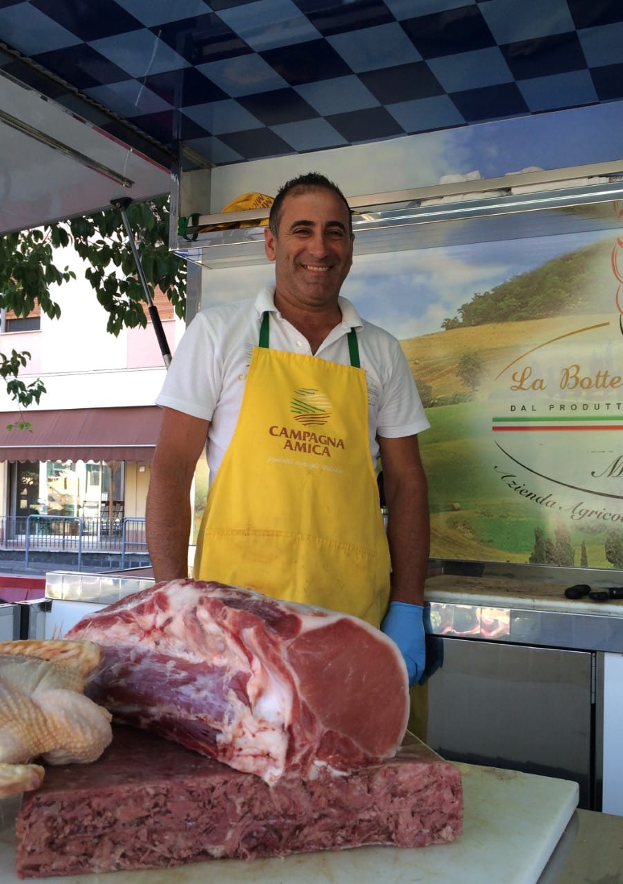 Al mercato di Massarosa arrivano le salsicce di Massaro