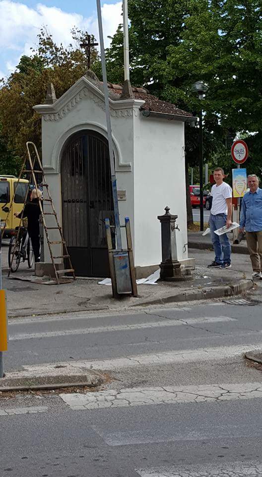 Intonacata la marginetta imbrattata dai vandali