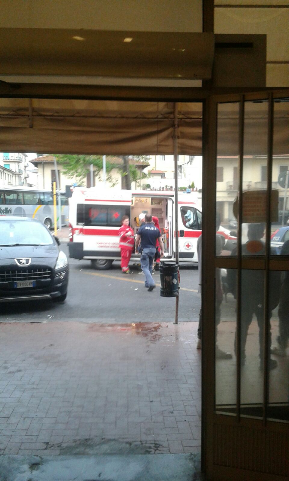 Aggredito e derubato alla stazione