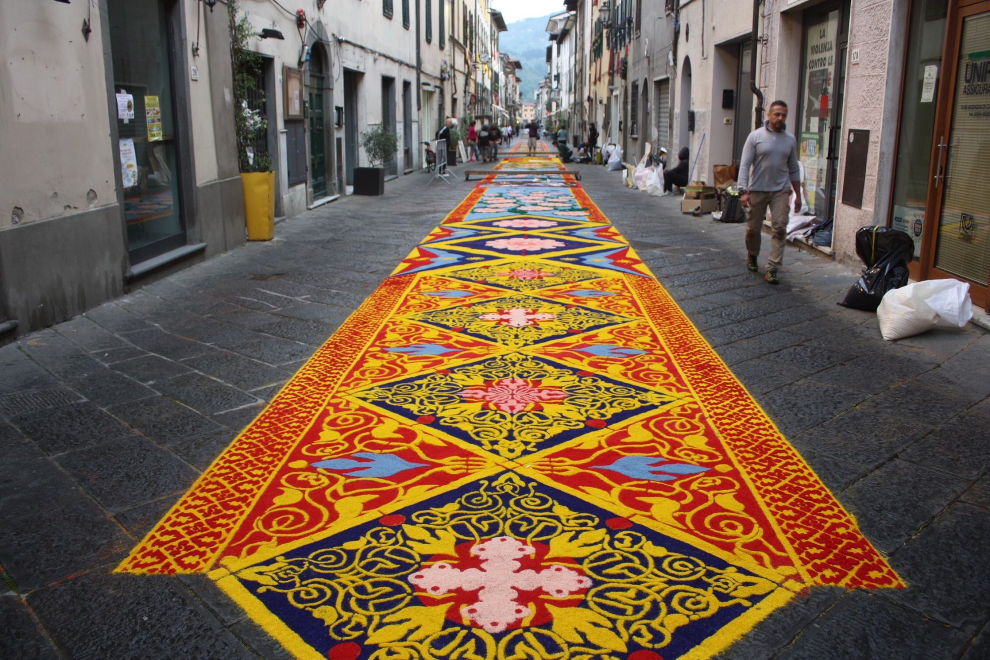 Tappeti di segatura, torna la magia a Camaiore