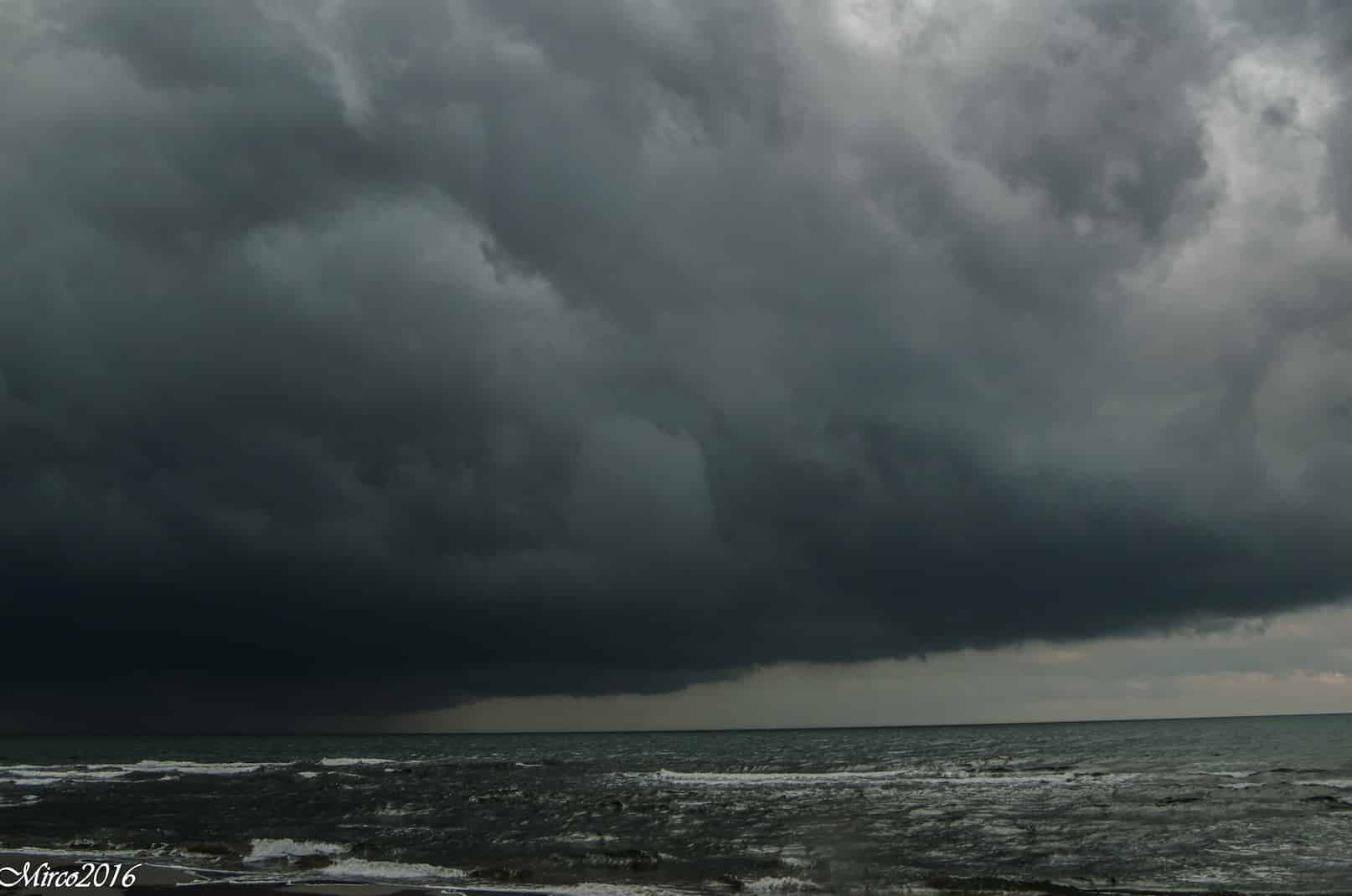 Maltempo, codice giallo per temporali dalla mezzanotte per 24 ore