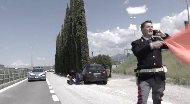 Il Giro d&#8217;Italia premia due agenti della Polstrada di Viareggio
