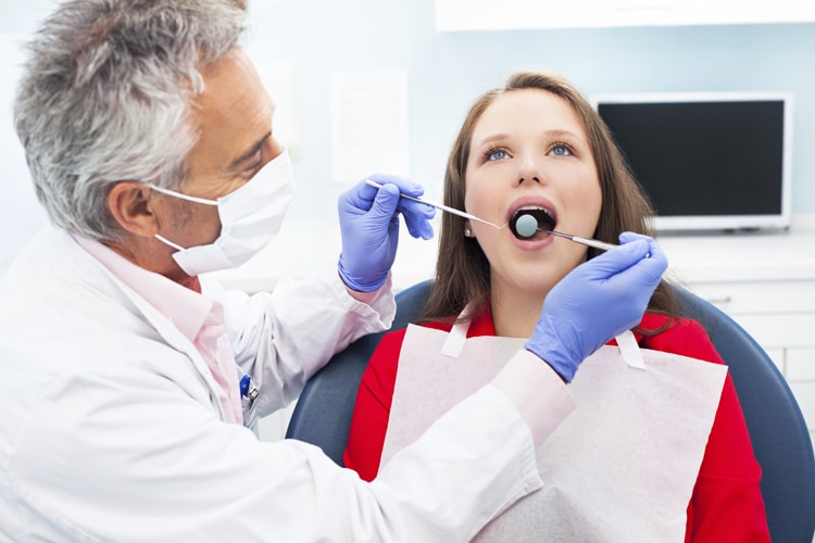 assistente dentista